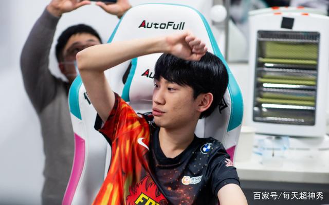 Scout重返赛场，最后时刻胜出首场状态出色，FPX观众沸腾！的简单介绍-华体会官网